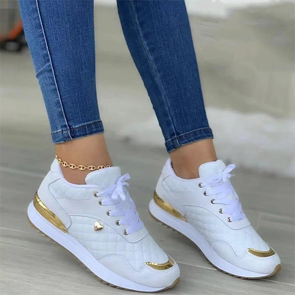 ADIDAȘI UȘORI LA MODĂ, CU TALPĂ ANTI-ALUNECARE CHICMOVE™